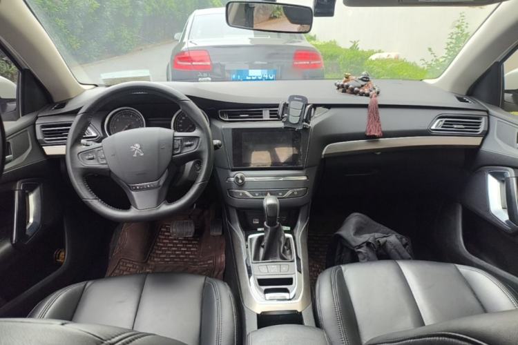 Used Peugeot 408 2014 1.8L Automatic Luxury Edition Center Console