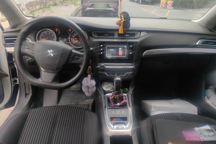 Used Peugeot 408 2014 1.8L Automatic Luxury Edition Center Console