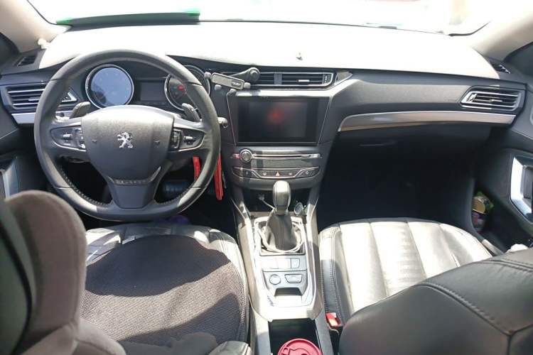 Used Peugeot 408 2014 1.6T Automatic Supreme Edition Center Console