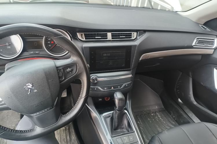 Used Peugeot 408 2014 1.8L Automatic Luxury Edition Center Console