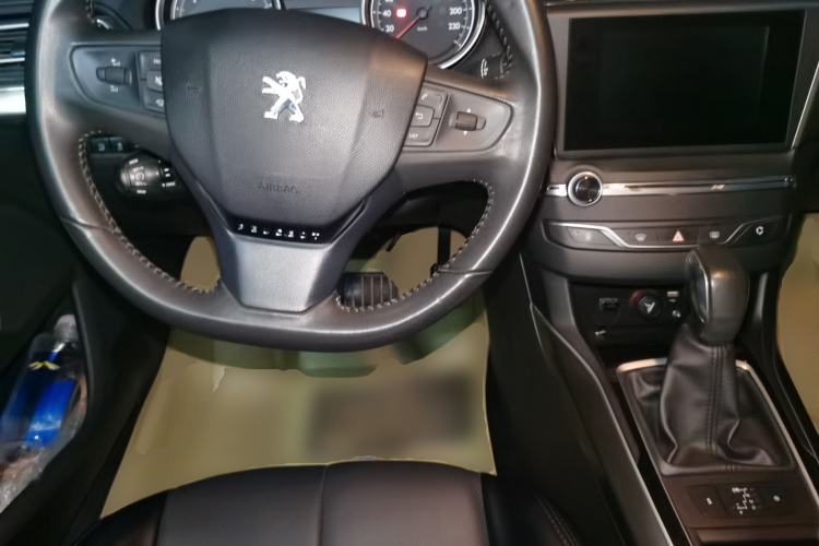 Used Peugeot 408 2014 1.8L Automatic Luxury Edition Center Console