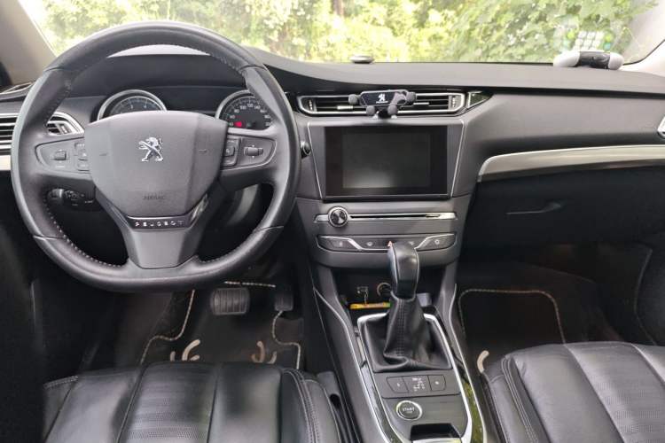 Used Peugeot 408 2014 1.6T Automatic Prestige Edition Center Console