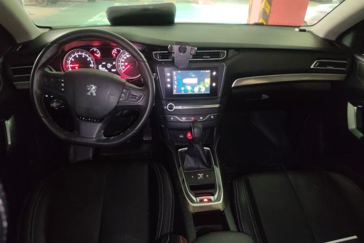 Used Peugeot 408 2014 1.8L Automatic Luxury Edition Center Console