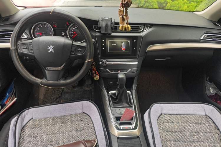 Used Peugeot 408 2014 1.8L Automatic Luxury Edition Center Console