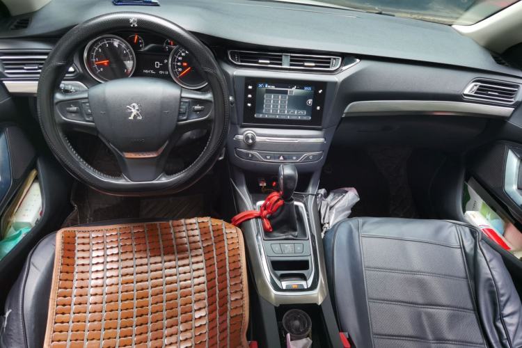 Used Peugeot 408 2014 1.8L Automatic Luxury Edition Center Console