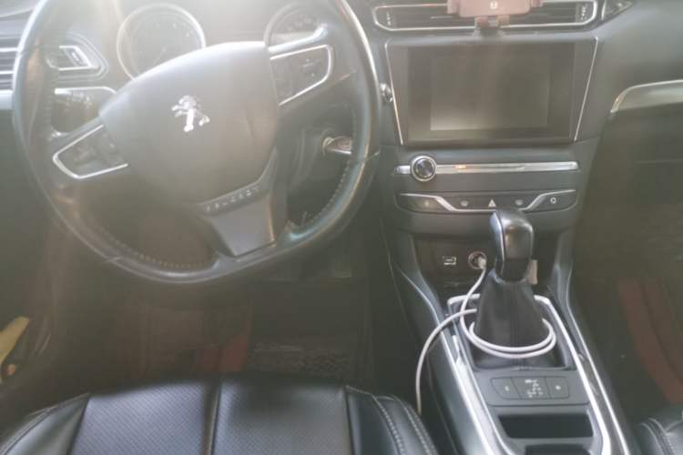 Used Peugeot 408 2014 1.8L Automatic Luxury Edition Center Console