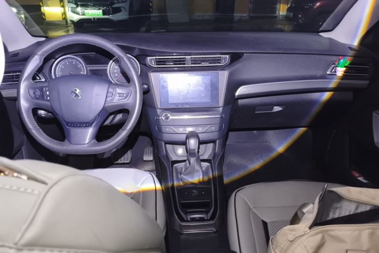 Used Peugeot 408 2014 1.8L Automatic Luxury Edition Center Console