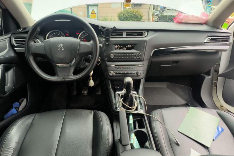 Used Peugeot 408 2014 1.8L Manual Leading Edition Center Console