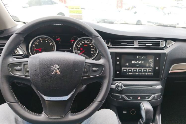 Used Peugeot 408 2014 1.6T Automatic Prestige Edition Center Console