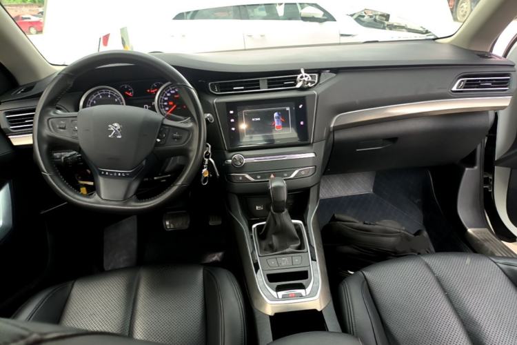 Used Peugeot 408 2014 1.8L Automatic Luxury Edition Center Console