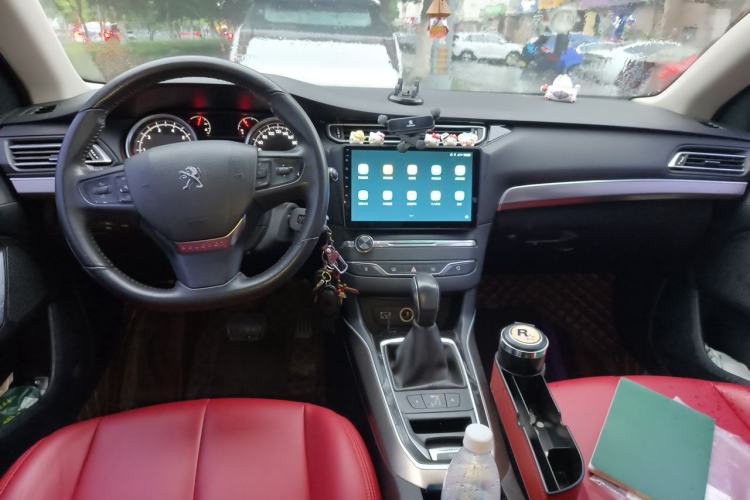 Used Peugeot 408 2014 1.8L Automatic Luxury Edition Center Console