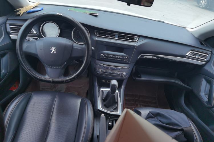 Used Peugeot 408 2014 1.8L Manual Leading Edition Center Console