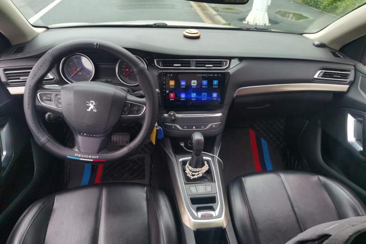 Used Peugeot 408 2014 1.8L Automatic Luxury Edition Center Console