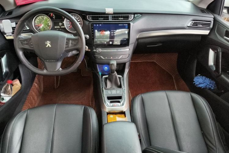 Used Peugeot 408 2014 1.8L Automatic Luxury Edition Center Console