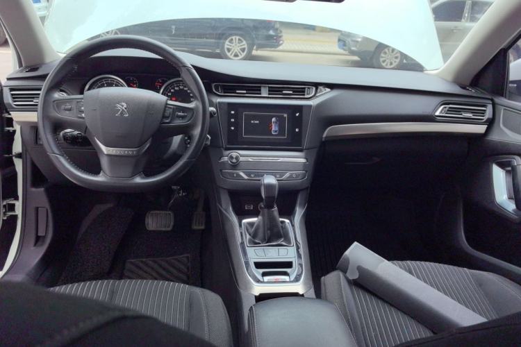 Used Peugeot 408 2014 1.8L Automatic Luxury Edition Center Console