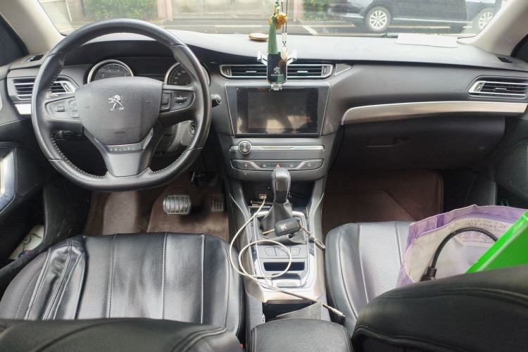 Used Peugeot 408 2014 1.8L Automatic Luxury Edition Center Console