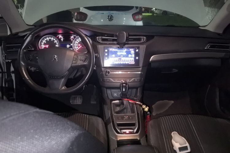 Used Peugeot 408 2014 1.8L Automatic Luxury Edition Center Console