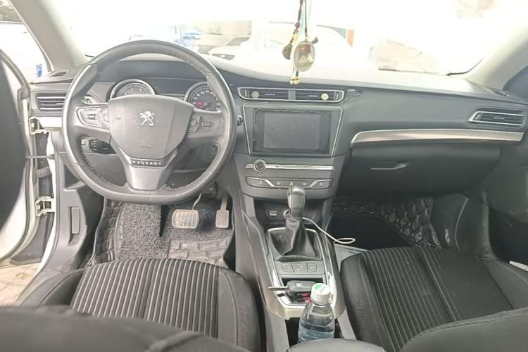 Used Peugeot 408 2014 1.8L Automatic Luxury Edition Center Console