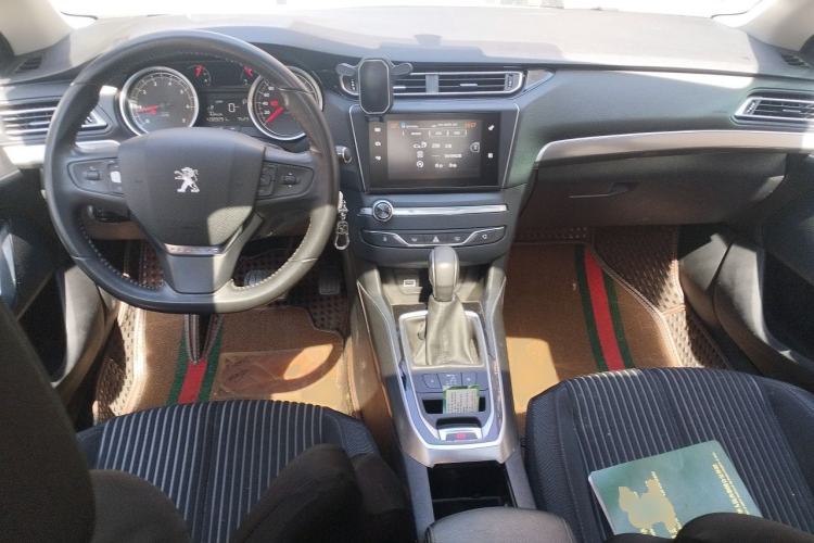 Used Peugeot 408 2014 1.8L Automatic Luxury Edition Center Console