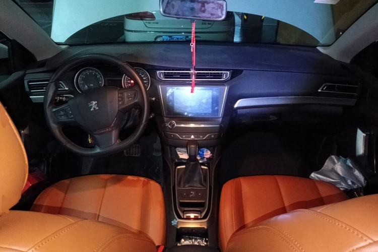 Used Peugeot 408 2014 1.8L Automatic Luxury Edition Center Console