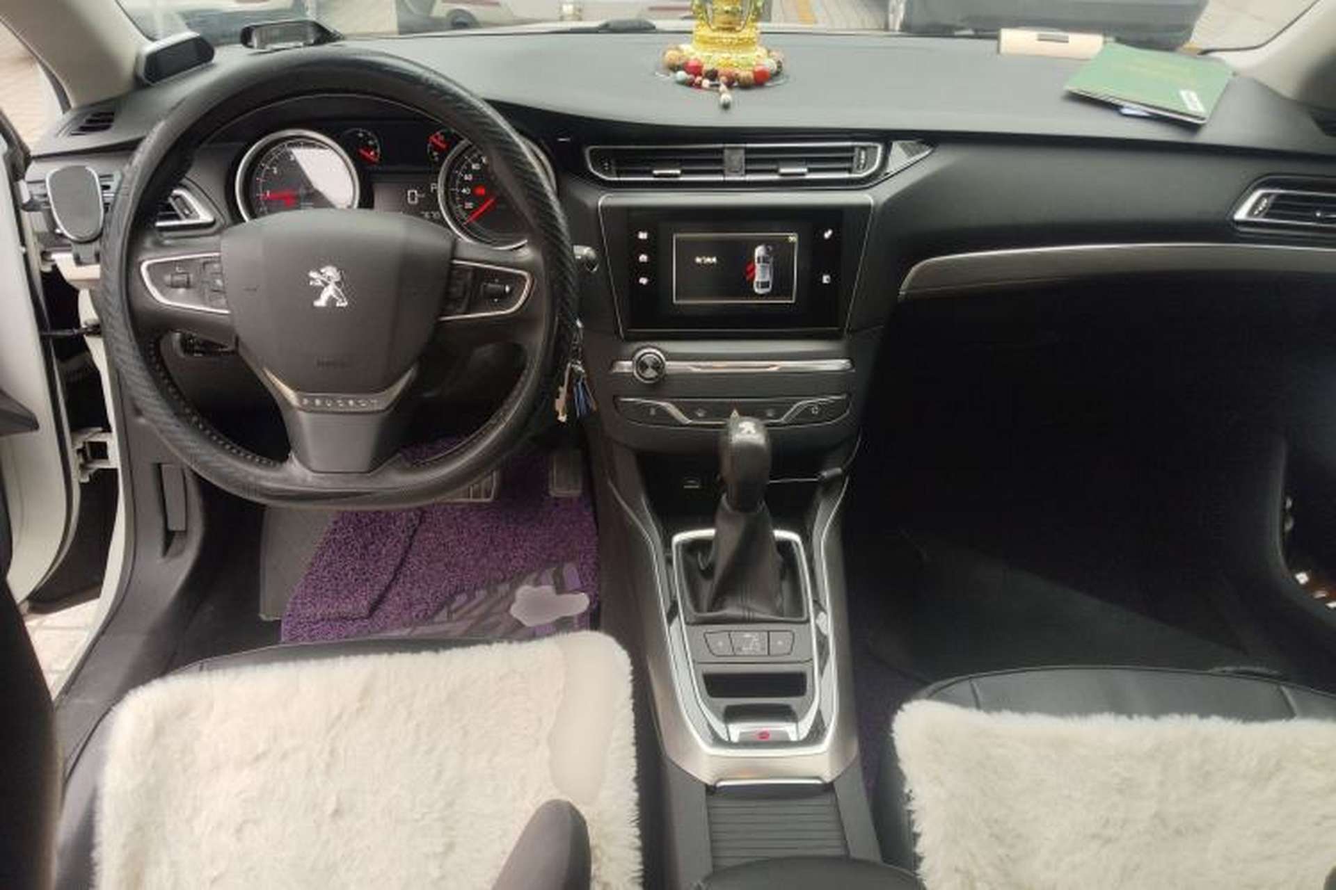 Used Peugeot 408 2014 1.8L Automatic Luxury Edition Center Console