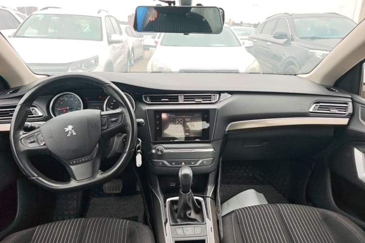 Used Peugeot 408 2014 1.8L Automatic Luxury Edition Center Console