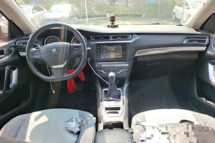 Used Peugeot 408 2014 1.8L Automatic Luxury Edition Center Console