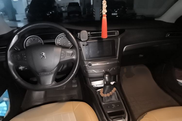 Used Peugeot 408 2014 1.8L Automatic Luxury Edition Center Console