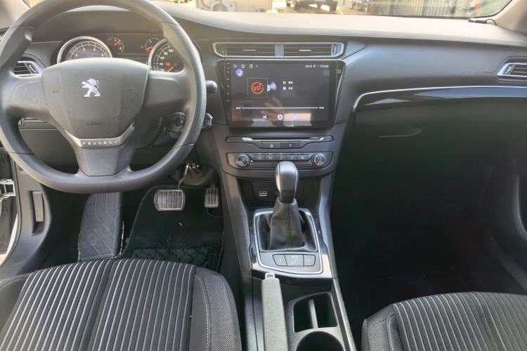 Used Peugeot 408 2014 1.8L Automatic Leading Edition Center Console