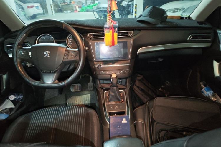 Used Peugeot 408 2014 1.8L Automatic Luxury Edition Center Console