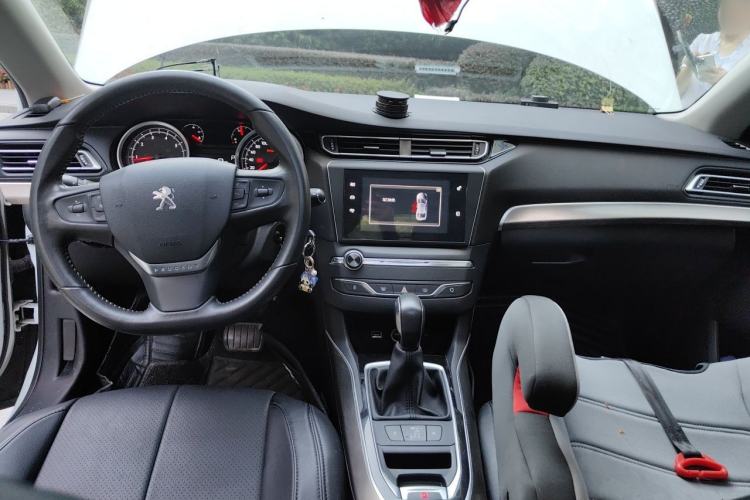 Used Peugeot 408 2014 1.8L Automatic Luxury Edition Center Console