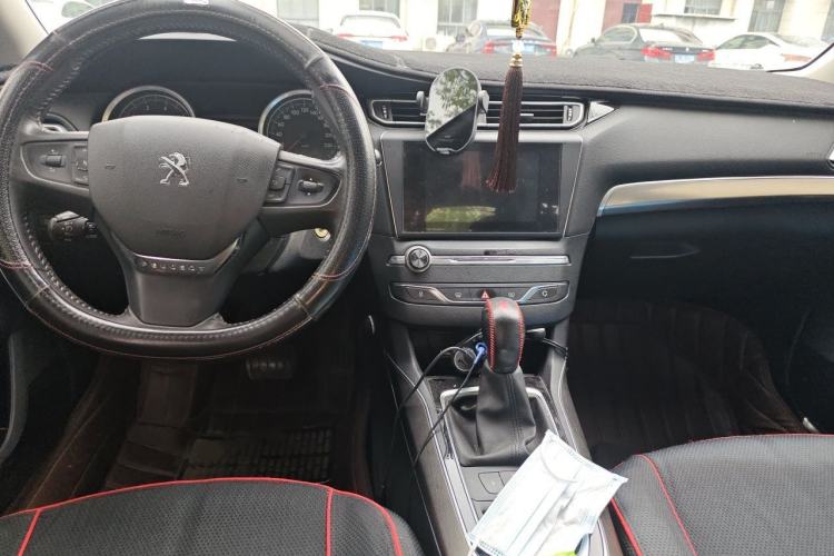 Used Peugeot 408 2014 1.8L Automatic Luxury Edition Center Console