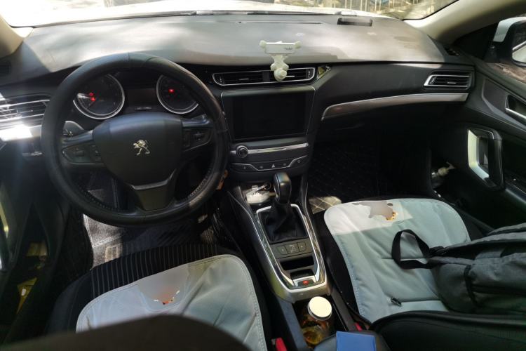 Used Peugeot 408 2014 1.8L Automatic Luxury Edition Center Console