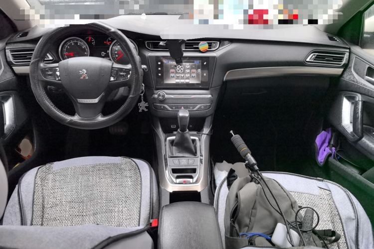 Used Peugeot 408 2014 1.8L Automatic Luxury Edition Center Console
