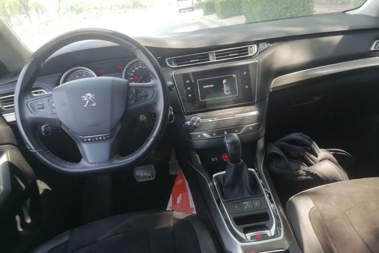 Used Peugeot 408 2014 1.8L Automatic Luxury Edition Center Console