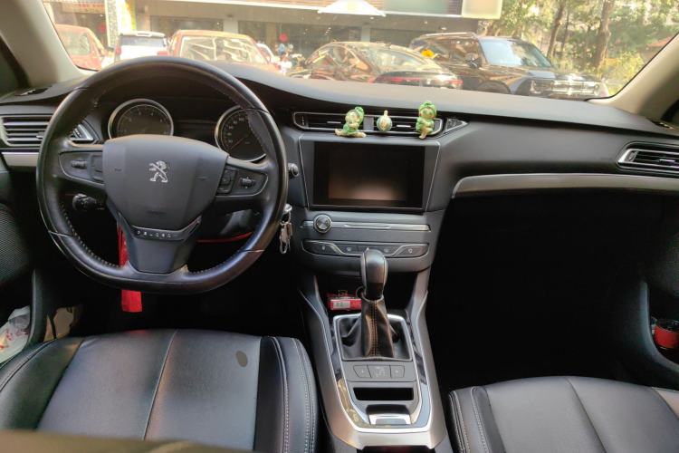 Used Peugeot 408 2014 1.8L Automatic Luxury Edition Center Console
