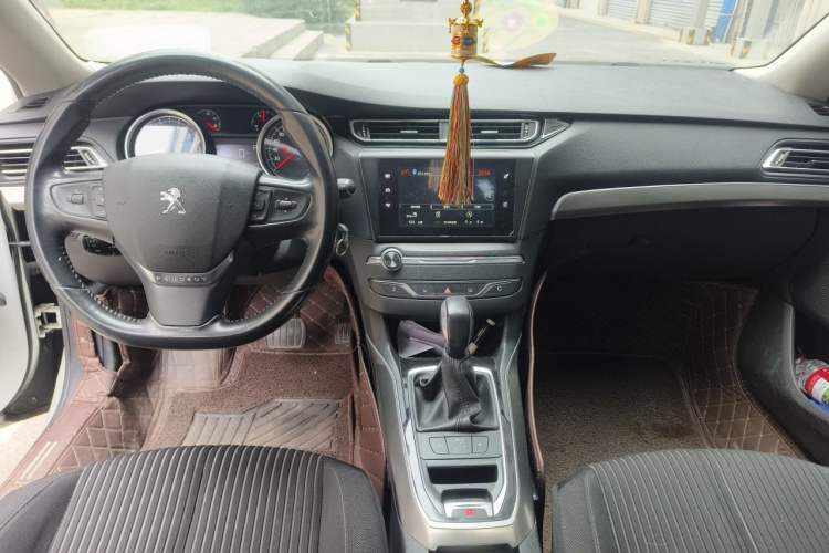 Used Peugeot 408 2014 1.8L Automatic Luxury Edition Center Console
