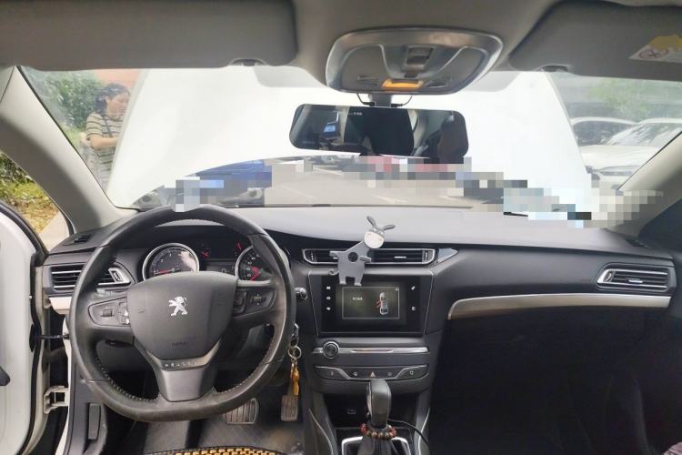 Used Peugeot 408 2014 1.8L Automatic Luxury Edition Center Console