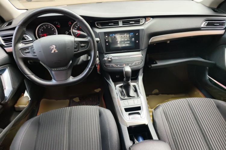 Used Peugeot 408 2014 1.8L Automatic Luxury Edition Center Console