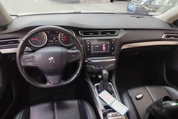 Used Peugeot 408 2014 1.8L Automatic Luxury Edition Center Console