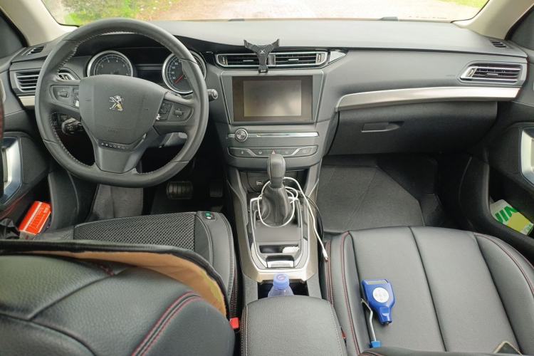 Used Peugeot 408 2014 1.8L Automatic Luxury Edition Center Console