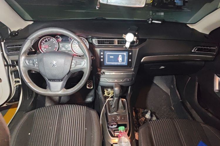 Used Peugeot 408 2014 1.8L Automatic Luxury Edition Center Console