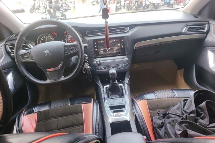 Used Peugeot 408 2014 1.8L Automatic Luxury Edition Center Console
