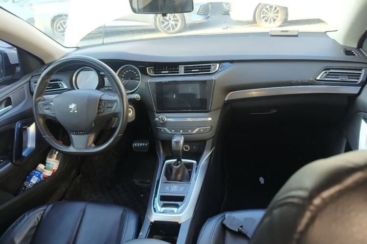 Used Peugeot 408 2014 1.8L Automatic Luxury Edition Center Console
