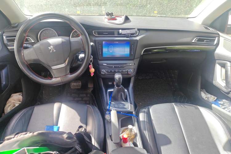 Used Peugeot 408 2014 1.8L Automatic Leading Edition Center Console