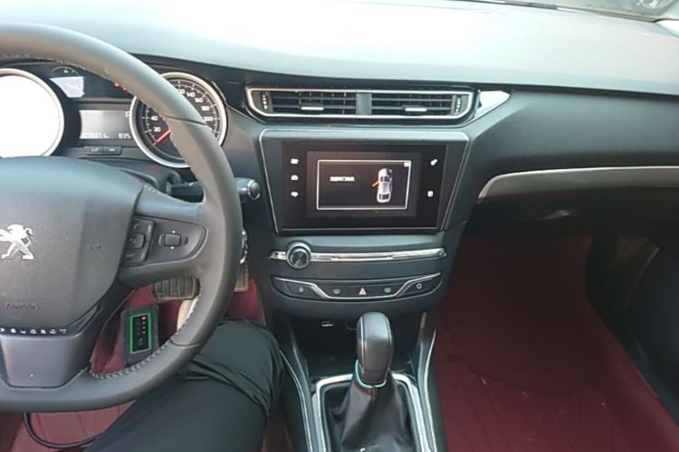 Used Peugeot 408 2014 1.8L Automatic Luxury Edition Center Console