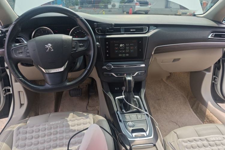 Used Peugeot 408 2014 1.6T Automatic Prestige Edition Center Console