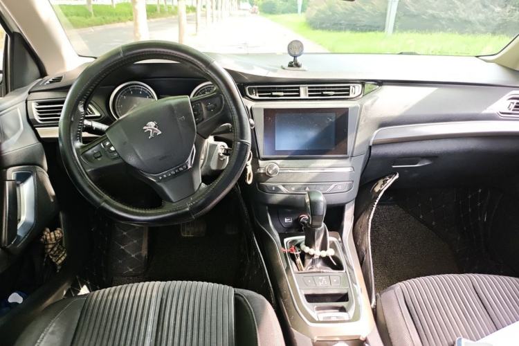 Used Peugeot 408 2014 1.8L Automatic Luxury Edition Center Console