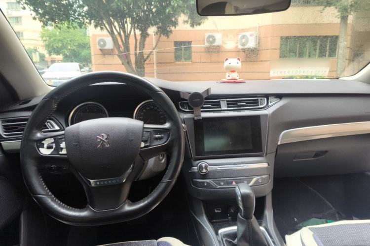 Used Peugeot 408 2014 1.8L Automatic Luxury Edition Center Console