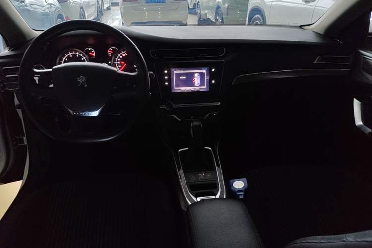 Used Peugeot 408 2014 1.8L Automatic Luxury Edition Center Console